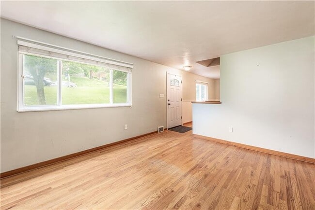 Building Photo - 1431 Lakeside Dr