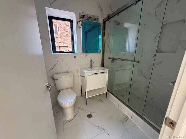 Building Photo - 165-02 Sanford Ave