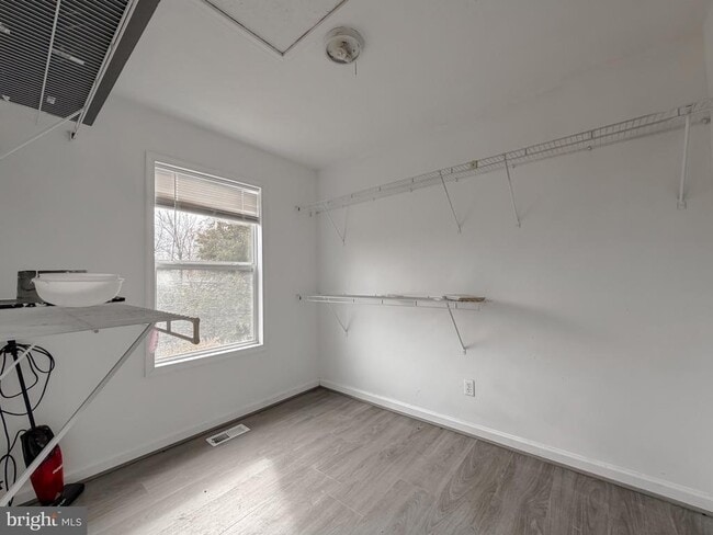 Building Photo - 35972 Washington Ave