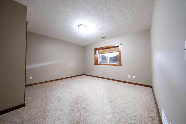 Building Photo - 15678 Duck Pond Way