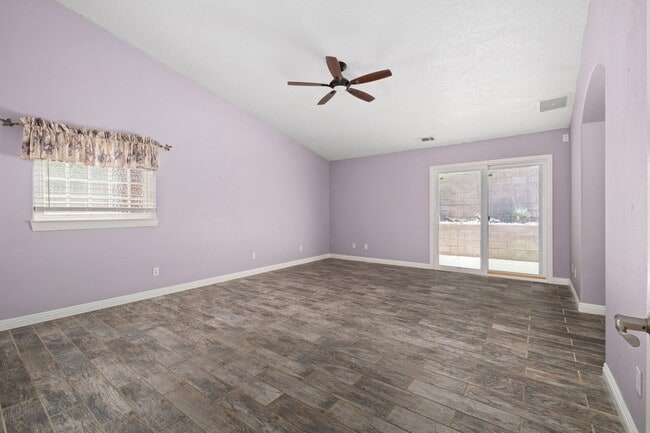 Building Photo - Beautiful 4-Bedroom, 2.5-Bathroom Home in Victorville, CA