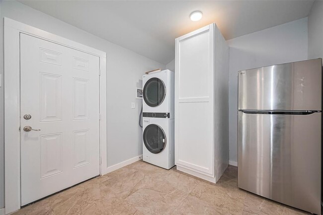 Building Photo - 52 Penway St