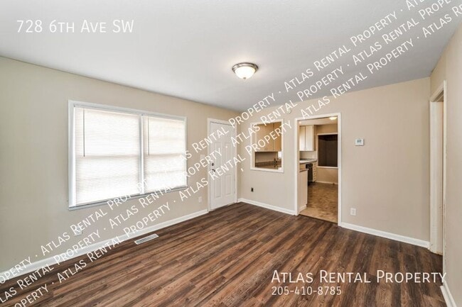 Building Photo - 728 6th Ave SW