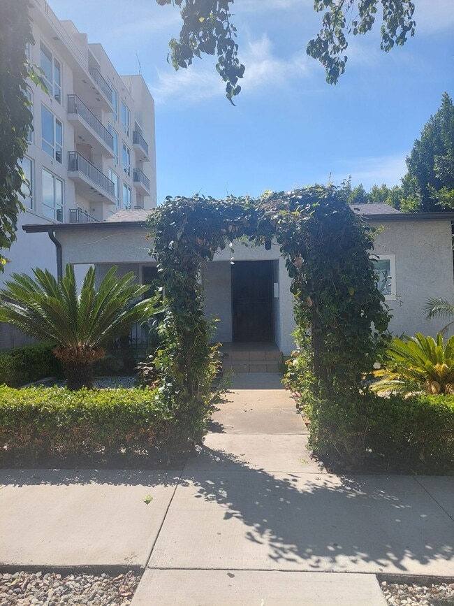 Building Photo - Discover Modern Living in Glendale's Newes...
