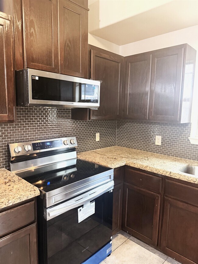 Building Photo - 616 Waxwing Cedar Drive