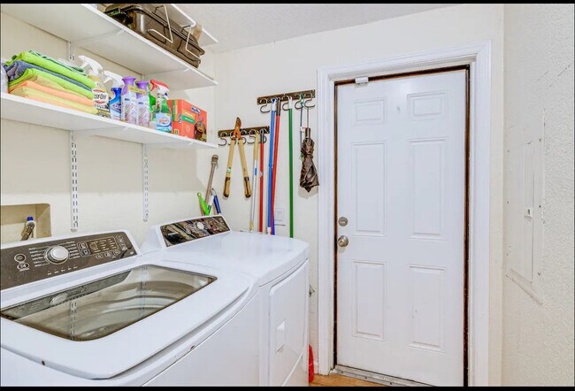 Building Photo - 716 21st St