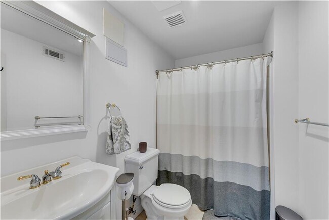 Building Photo - 4669 Ashford Club Dr