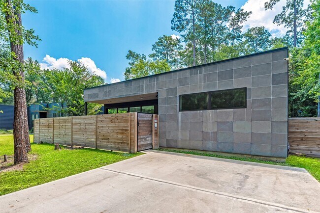 Building Photo - 1601 Beech Dr