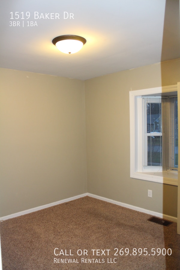 Building Photo - 1519 Baker Dr