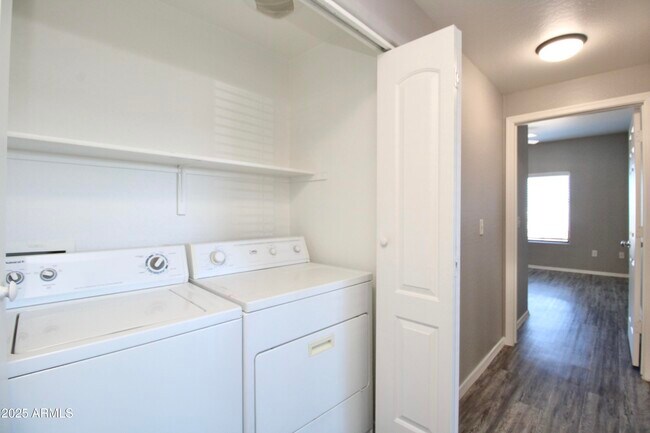 Building Photo - 6770 N 47th Ave