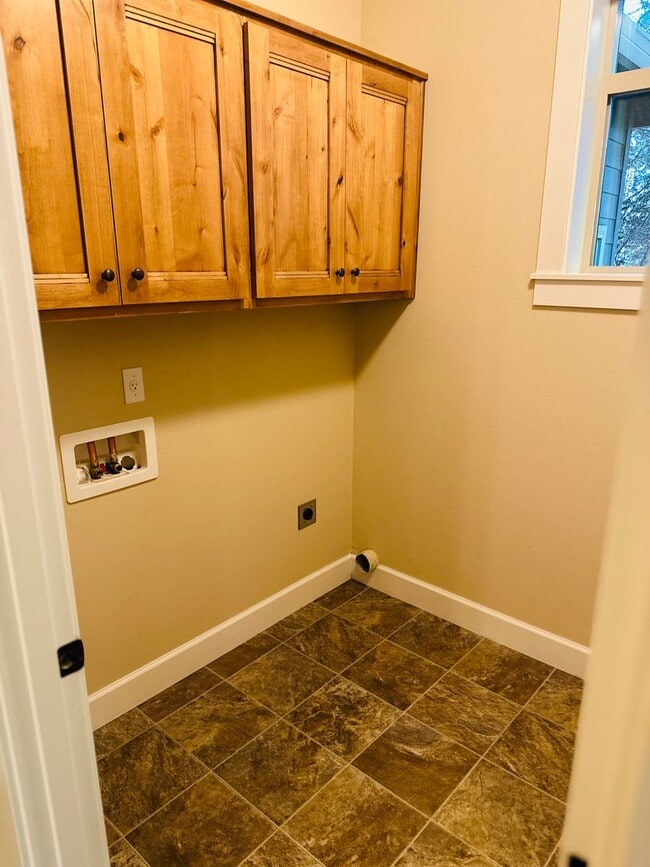 Building Photo - Beautiful Custom Felida Home