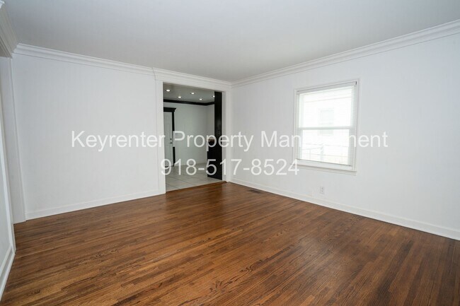 Building Photo - Charming And Cozy 2 Bedroom Home