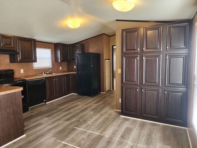 Building Photo - 1212 N Avenue K