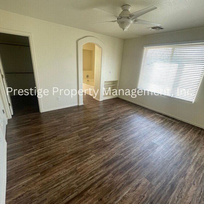 Building Photo - Charming Rita Ranch Home!!!