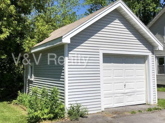 Building Photo - 600 CYPRESS ST (2 BEDROOM)