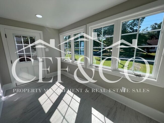 Building Photo - Spacious 3 bedroom home now available in Spartanburg!