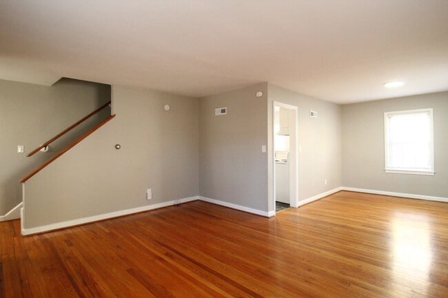 Building Photo - April FREE On This 2 Bedroom 2 Bath Duplex In The Waldo Area