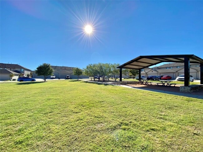 Building Photo - 513 N Heatherwilde Blvd