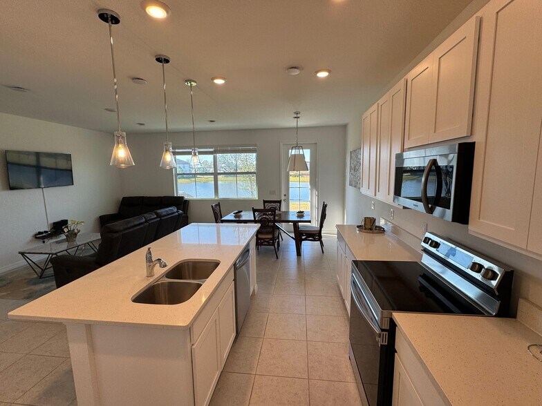 Building Photo - 706 Longboat Dr