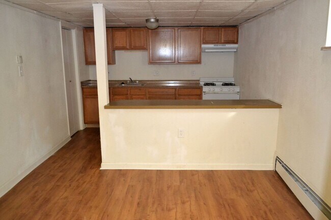 Building Photo - Garden-Level 1 Bed in Downtown Golden – $1...