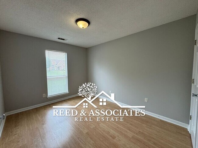 Building Photo - 3 Bedroom in Oakland!