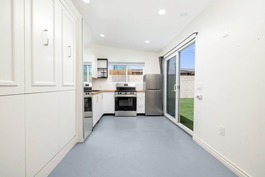 Building Photo - 5447 Lime Ave