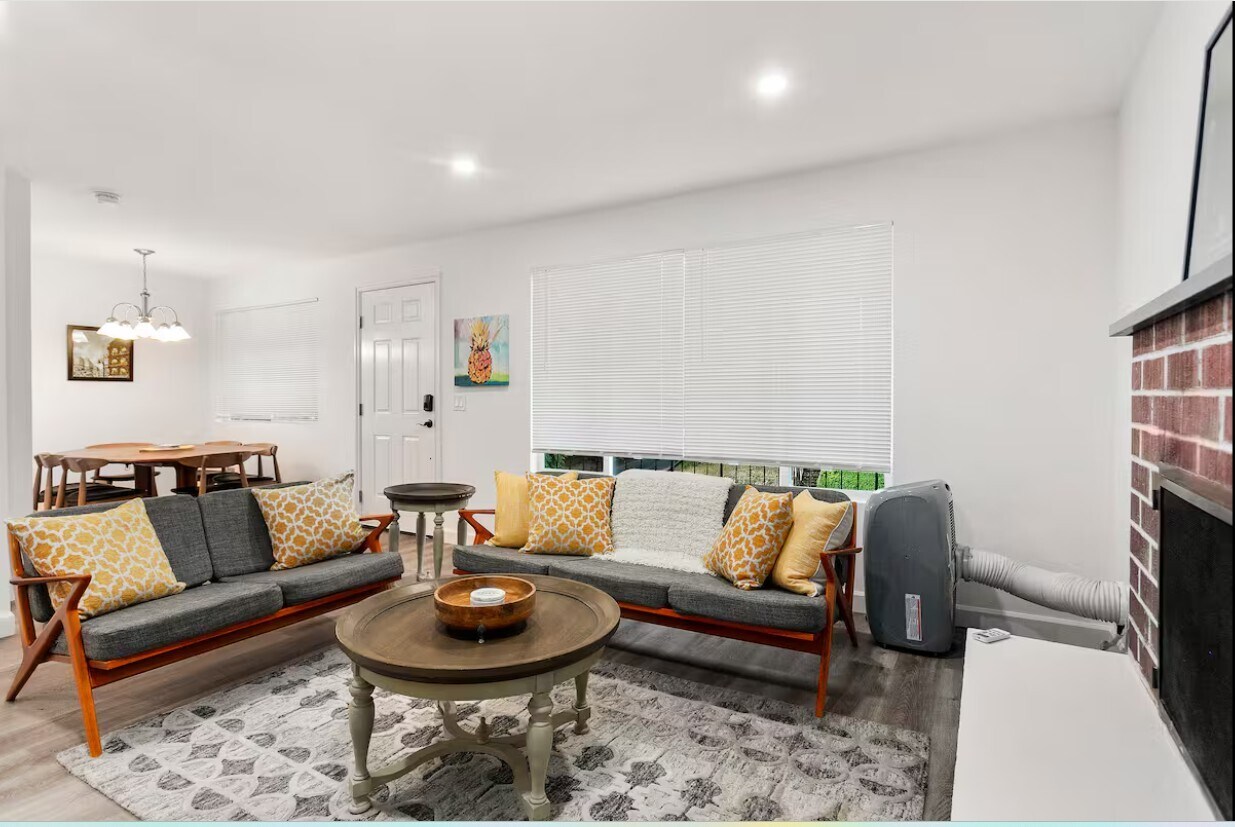 Building Photo - 1803 15th Ave S