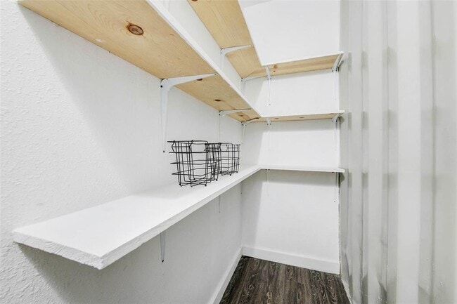 Building Photo - 4014 Dreyfus St