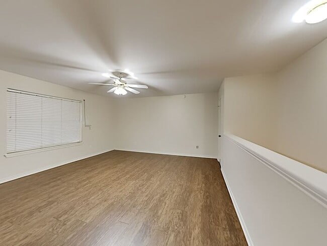 Building Photo - No Application Fees* $500 Off 1st Month Rent*