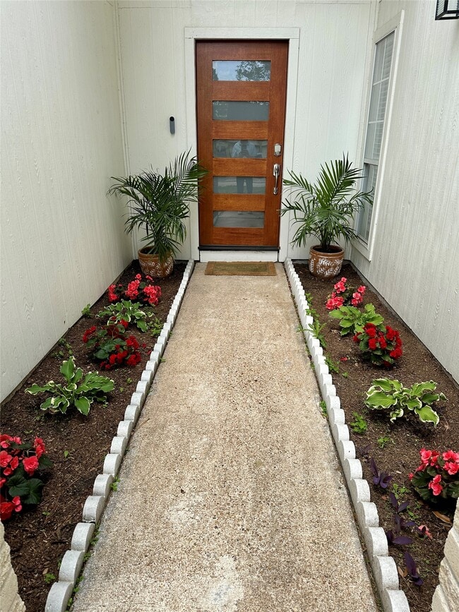 Building Photo - 16007 Mill Point Dr