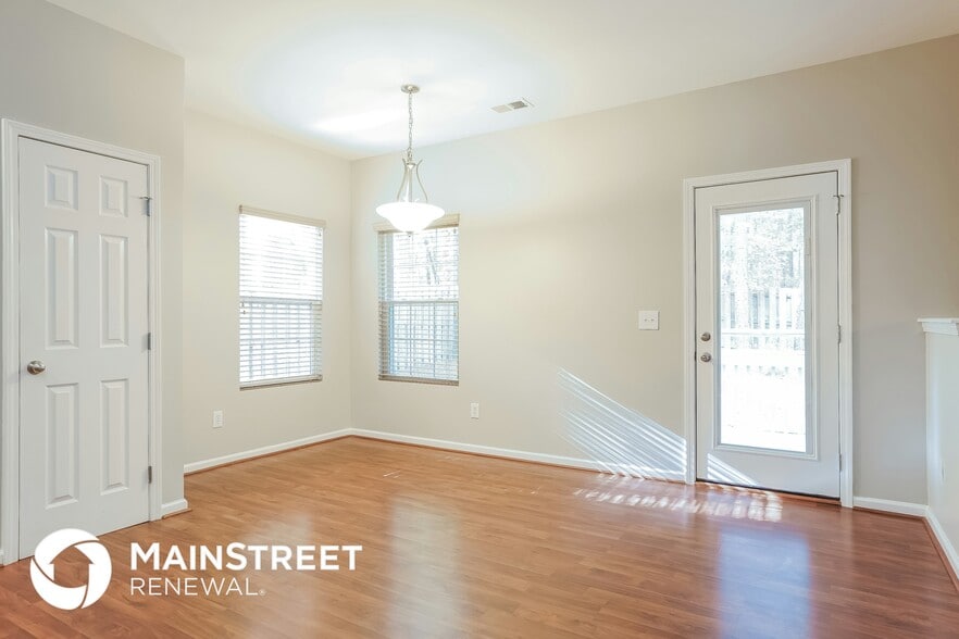 Building Photo - 235 River Hills Dr