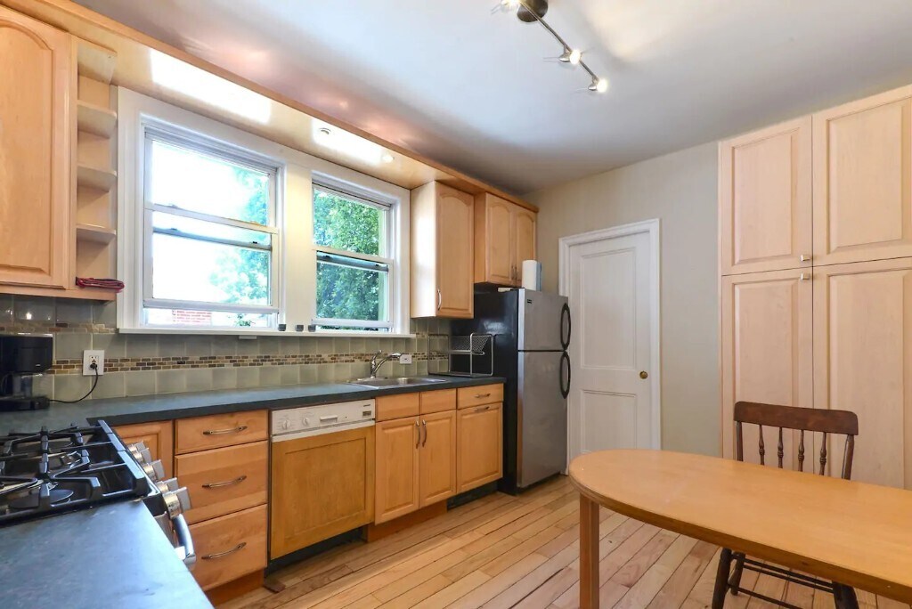 Building Photo - 111 Bowery