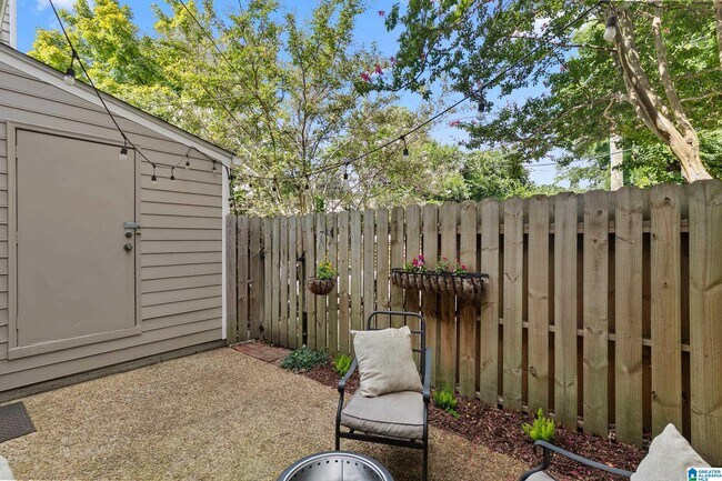 Building Photo - 1227 33rd St S