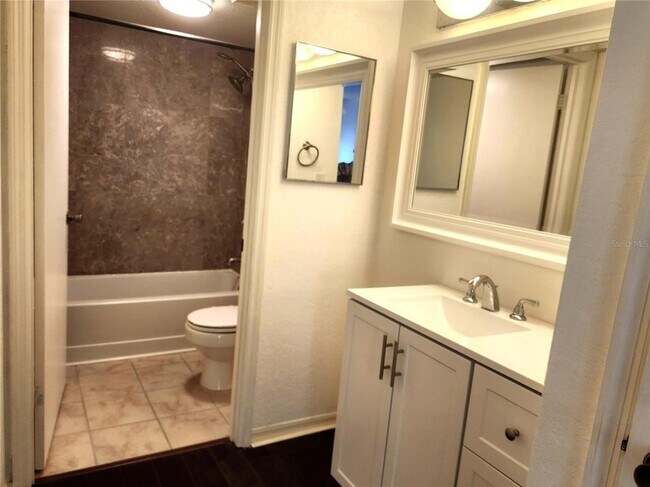 Building Photo - 10263 Gandy Blvd N