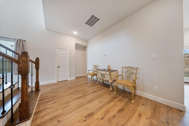 Building Photo - 2019 Olivos St