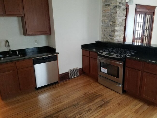 Building Photo - 2939-39B N Pierce St