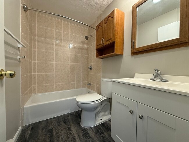 Building Photo - 11 Kenmar Dr