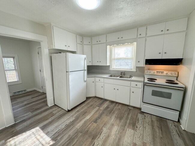 Building Photo - 520 Harlan Ave NE