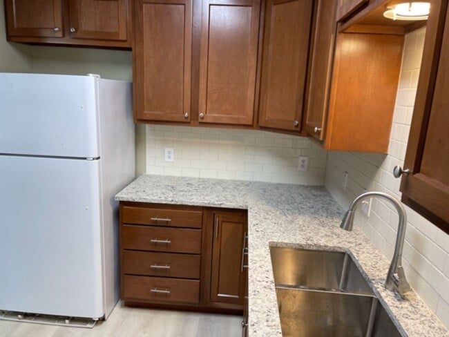 Building Photo - Great 2BR/1BA Condo Villa Rose