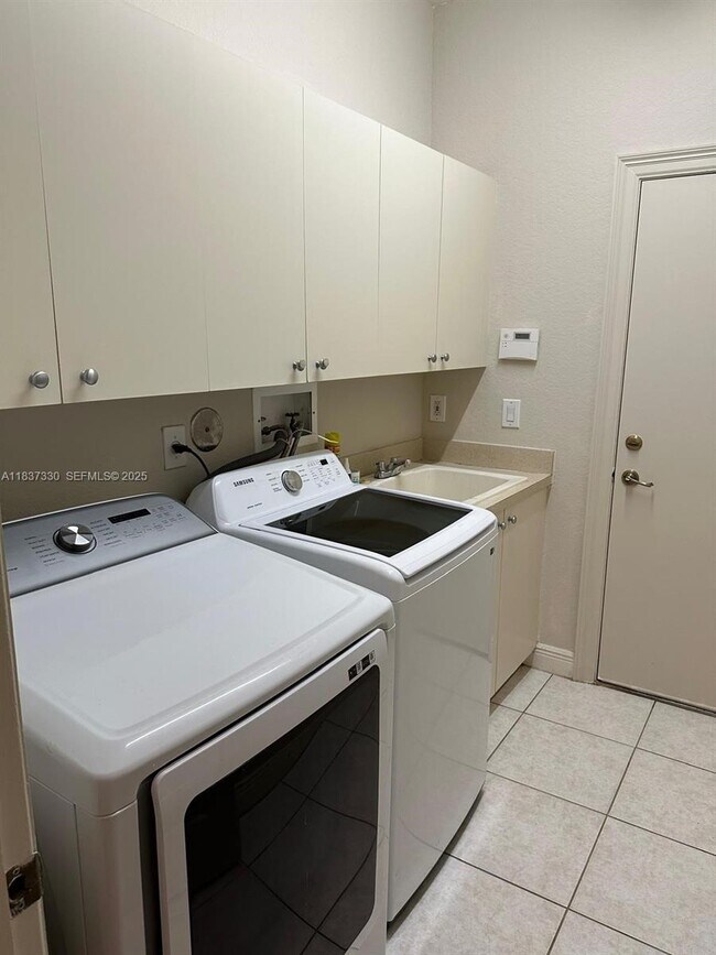 Building Photo - 18580 SW 44th St