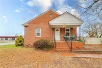 Building Photo - Cozy 2 Bedroom Home, Ready for Move In!!