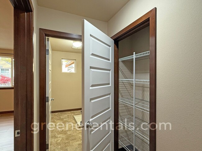 Building Photo - 4BR 2.5BA Home on Tumwater Hill