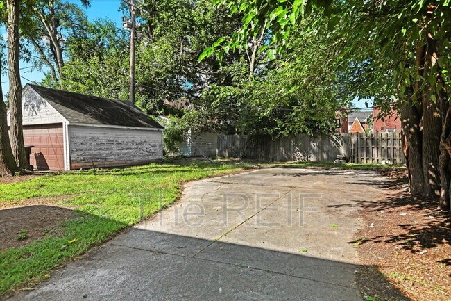 Building Photo - 17421 Quincy St