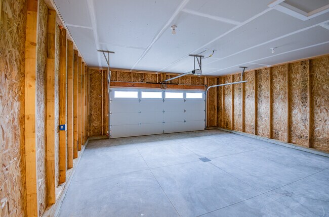 Building Photo - 9250 Brook Hollow Ln