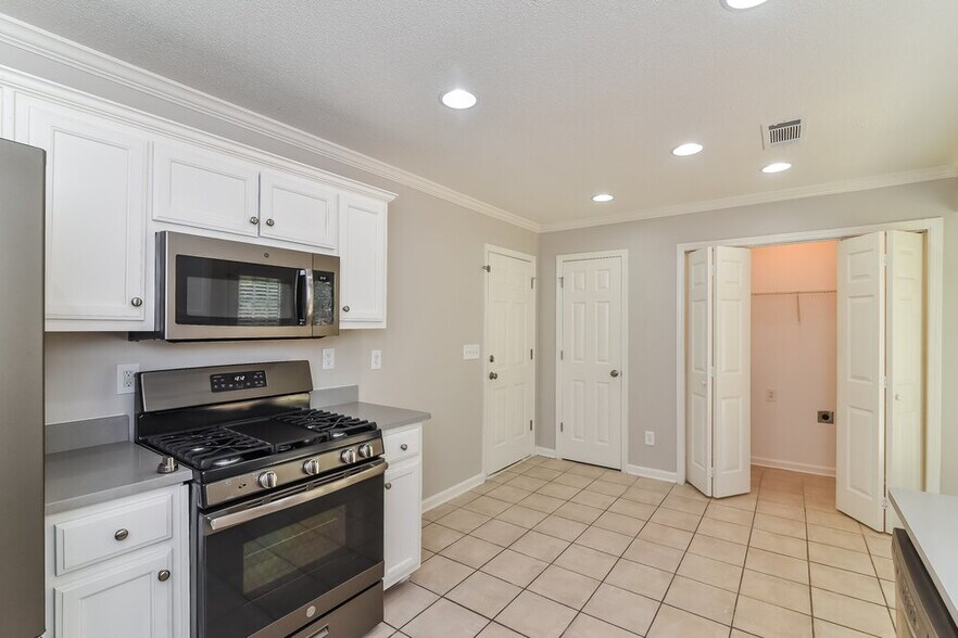 Building Photo - 422 Shoal Cir