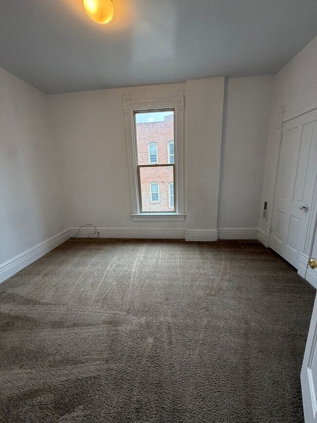 Building Photo - 227-229 S Washington