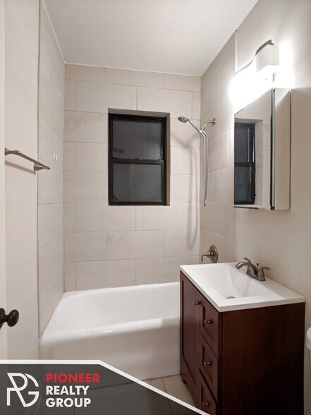 Building Photo - 4036 N Ashland Ave
