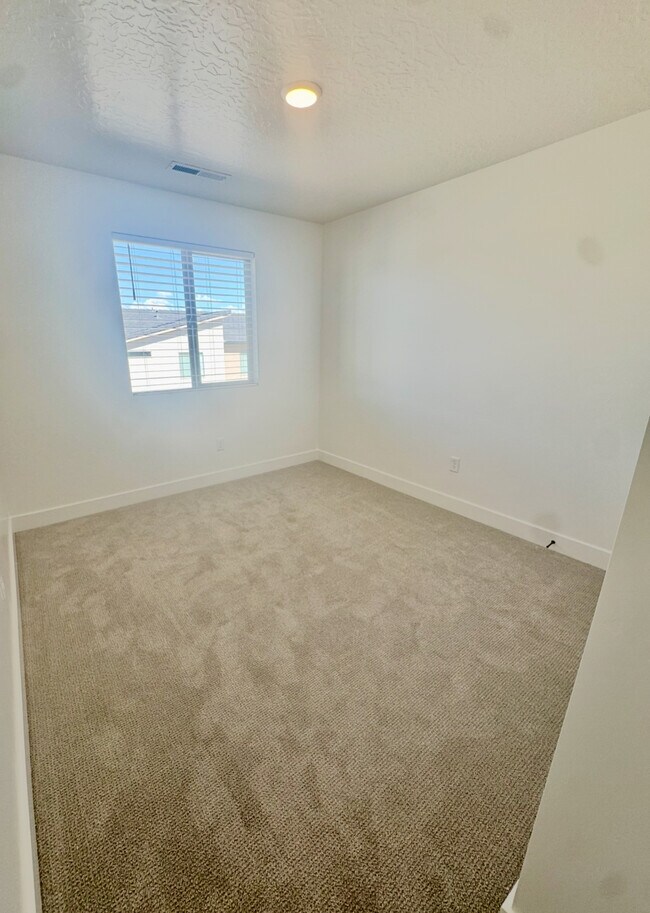 Building Photo - 5709 S Weehawken Ln