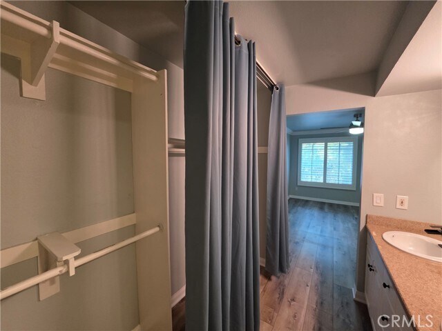 Building Photo - 5525 Canoga Ave