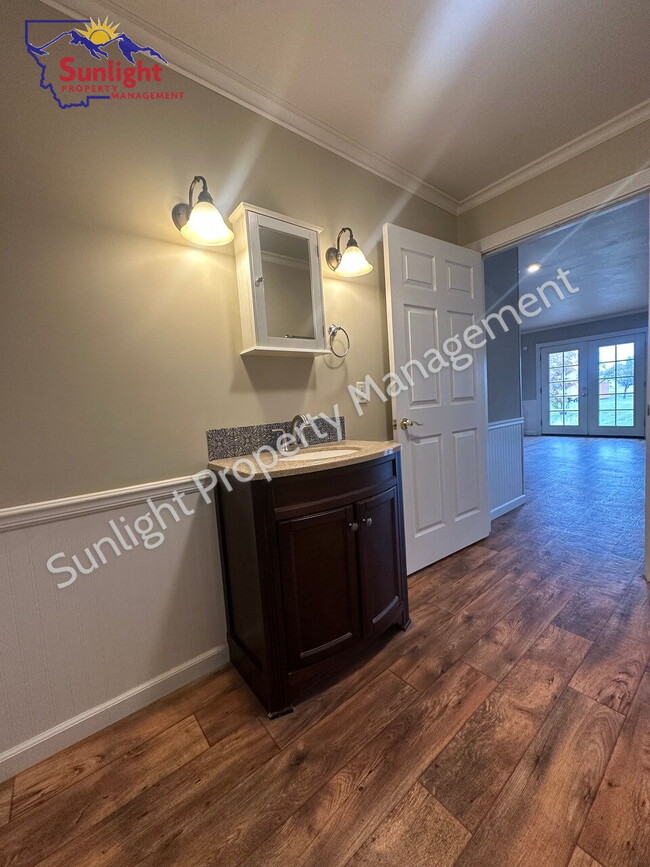 Building Photo - Charming Country Home with Bonus Room and ...